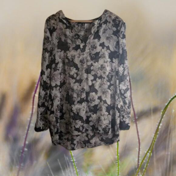 Ellen Tracy Large sheer long sleeve polyester black and white floral blouse. - Picture 1 of 1